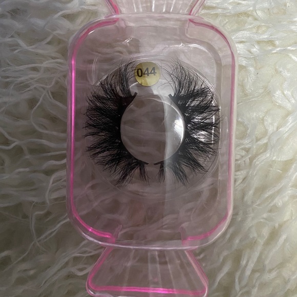 Eyelashes - Picture 2 of 3